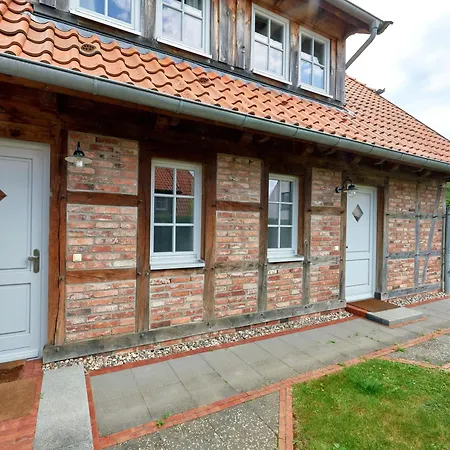 Fachwerkhaeuser - Haushaelfte 